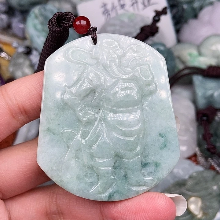 颈饰未镶嵌翡翠佛****?翡翠