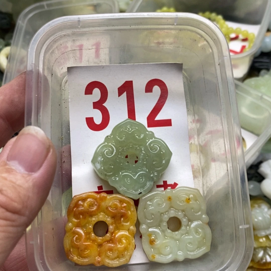 蛇纹石玉挂坠未镶嵌