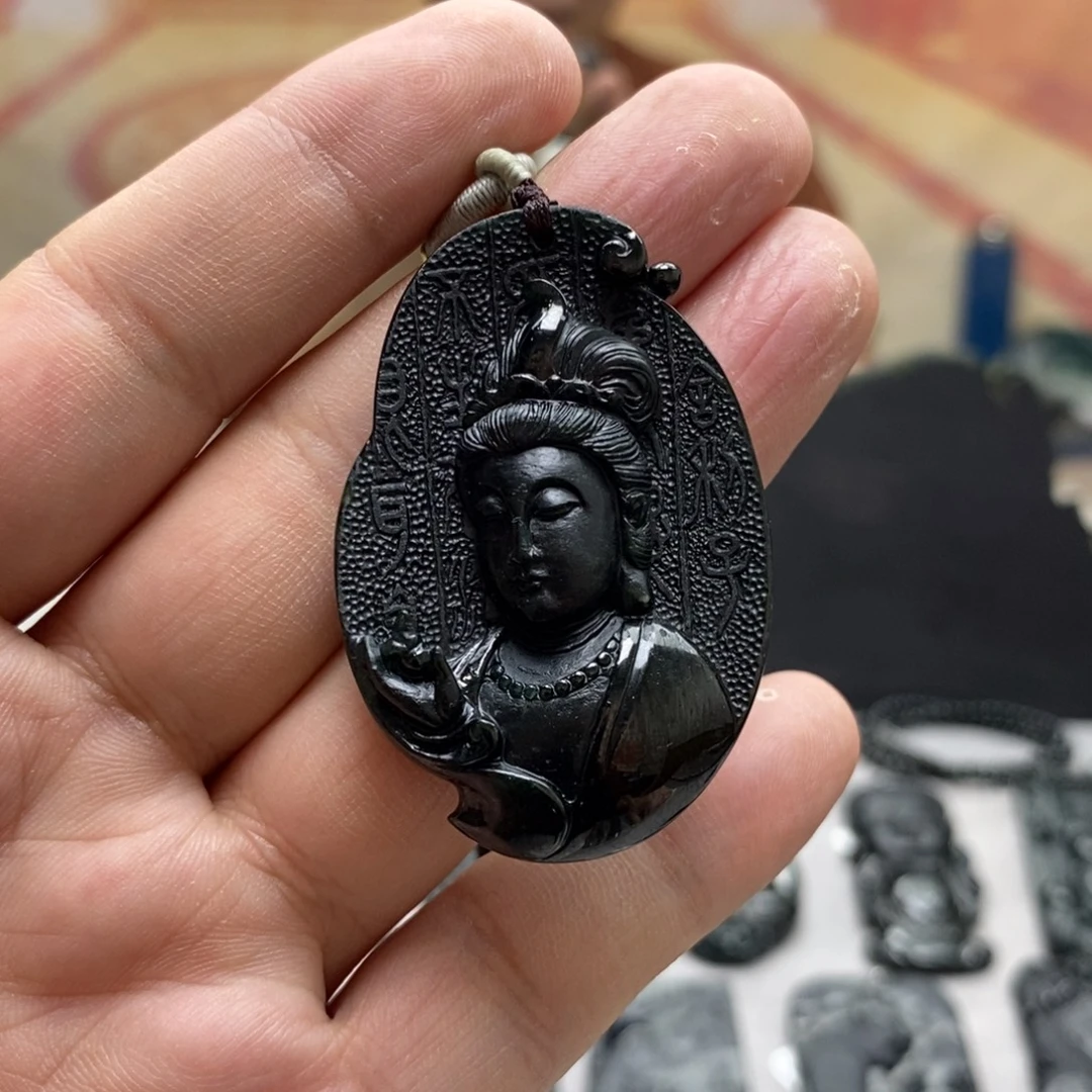 翡翠未镶嵌颈饰观音首