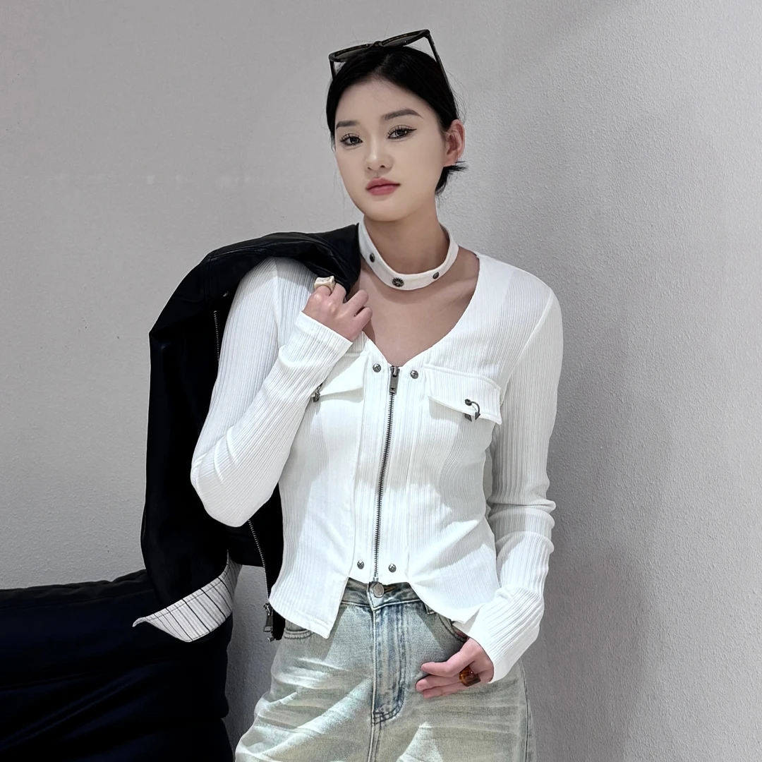 2025早春新款高级感辣妹显瘦V领上衣女挂脖不规则打底衫165900
