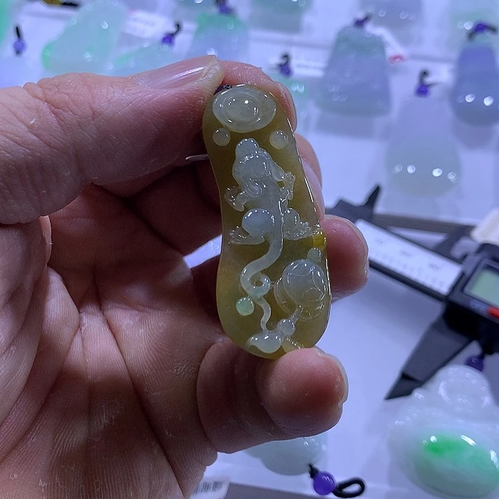 翡翠未镶嵌颈饰天然翡翠A货吊坠