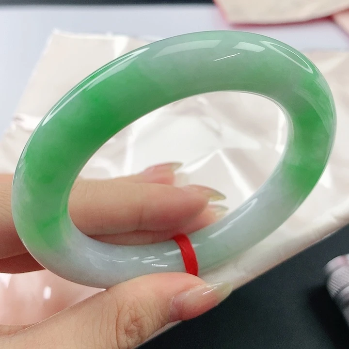 未镶嵌手镯翡翠，611