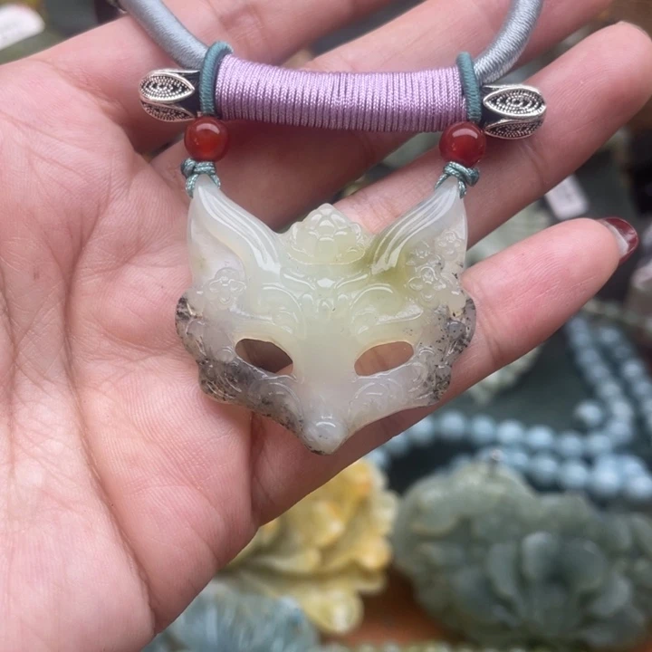 蛇纹石玉吊坠合金