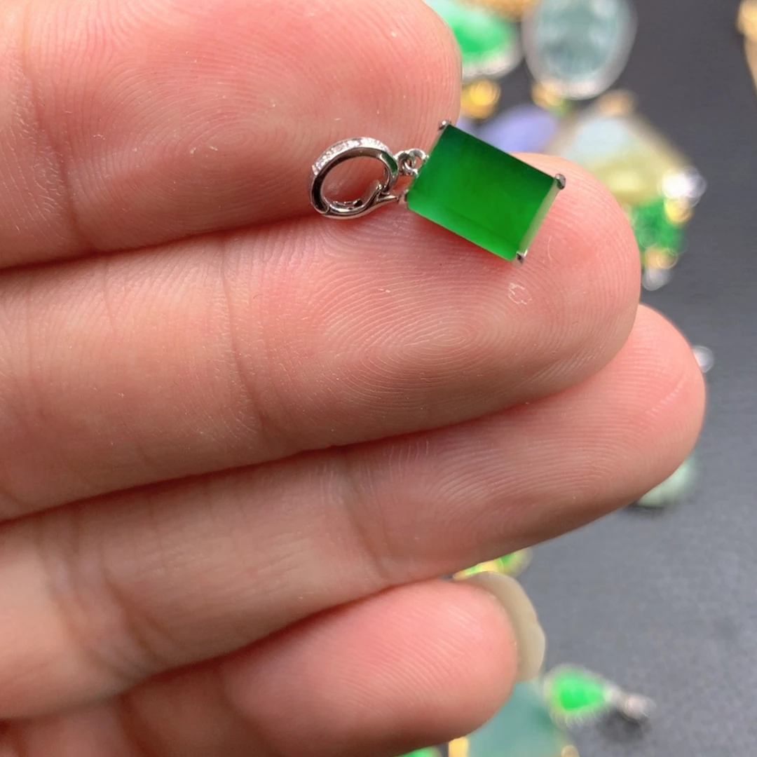 【闪购商品】翡翠18K金镶嵌颈饰翡翠