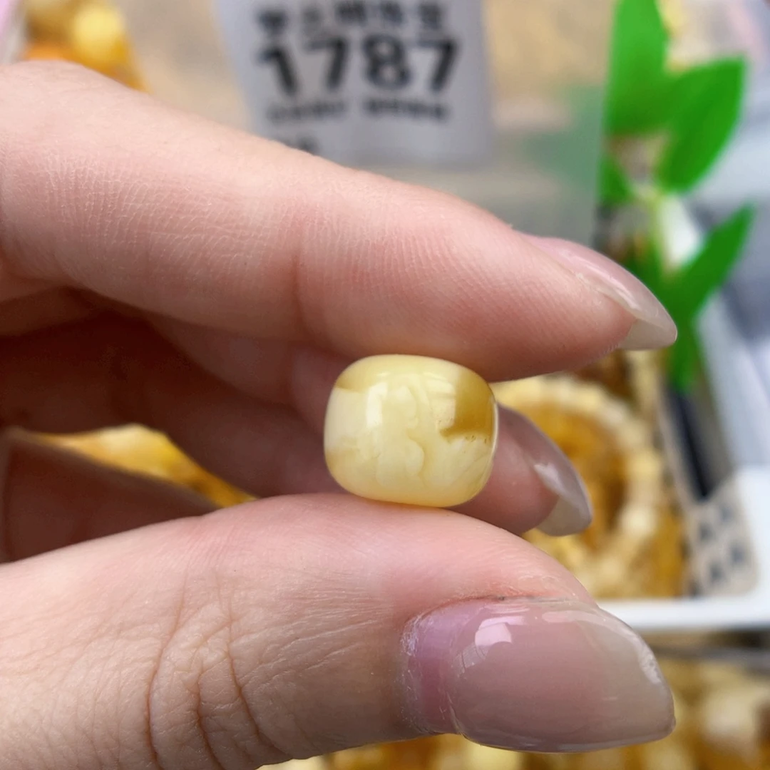 琥珀未镶嵌裸石11.7