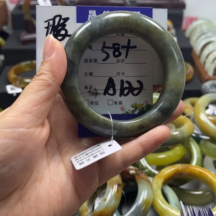 蛇纹石玉手镯未镶嵌