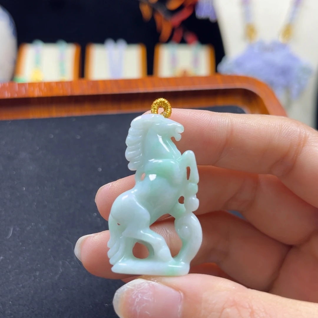 翡翠未镶嵌颈饰马上有钱