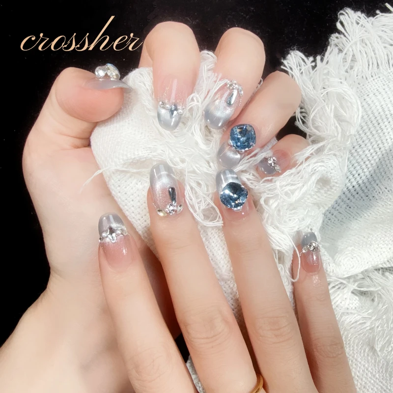 【轻奢高级感】渐变透灰美甲 大颗蓝钻超闪钻饰 气质显白穿戴甲