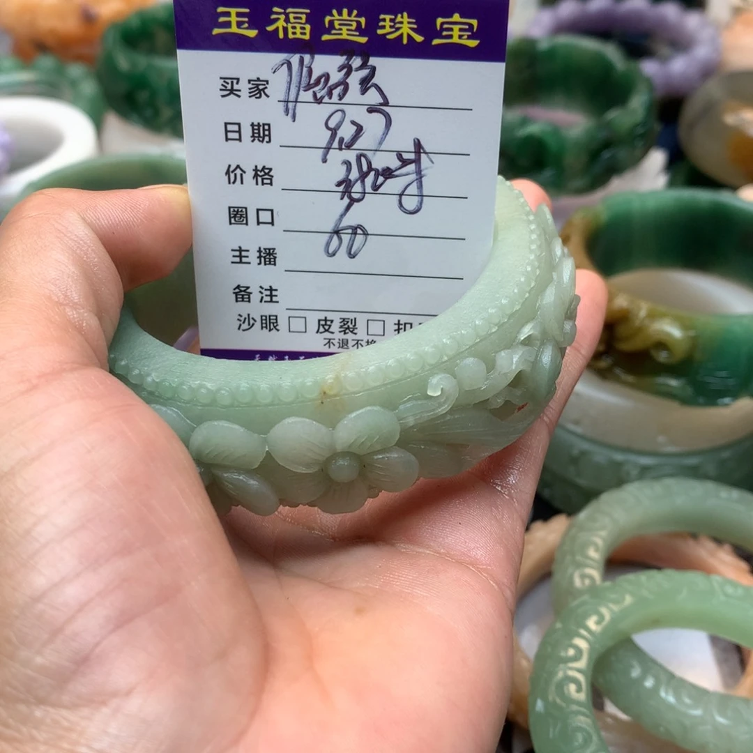 未镶嵌手镯石英质玉倔*?