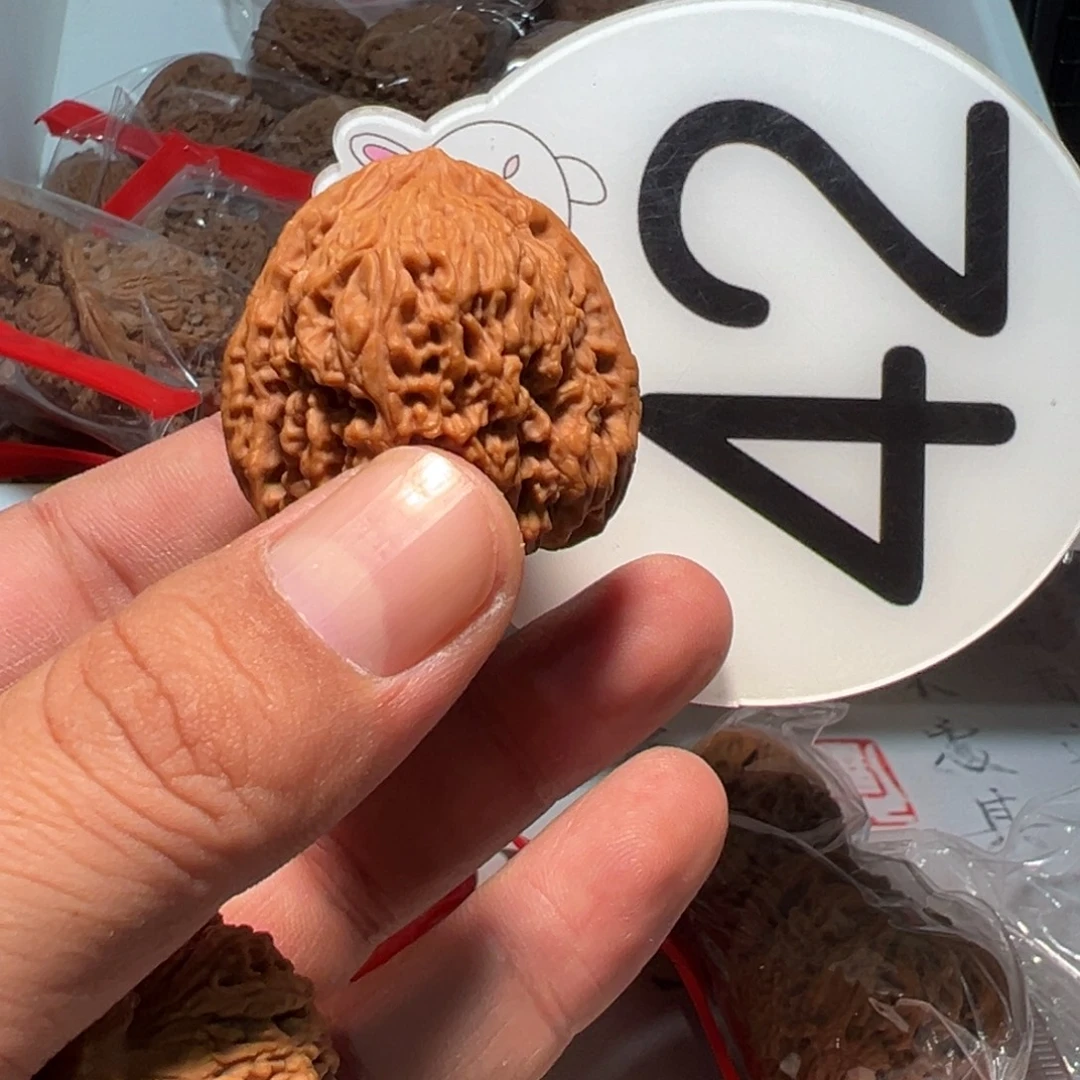 發***.文玩核桃，白色42号