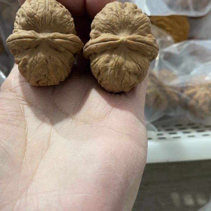 文玩核桃把件有黄尖