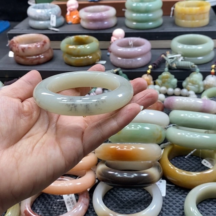 未镶嵌手镯石英岩玉