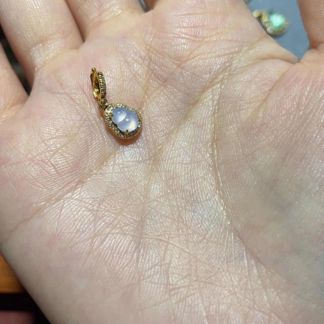 颈饰18K金镶嵌翡翠芒****鸭