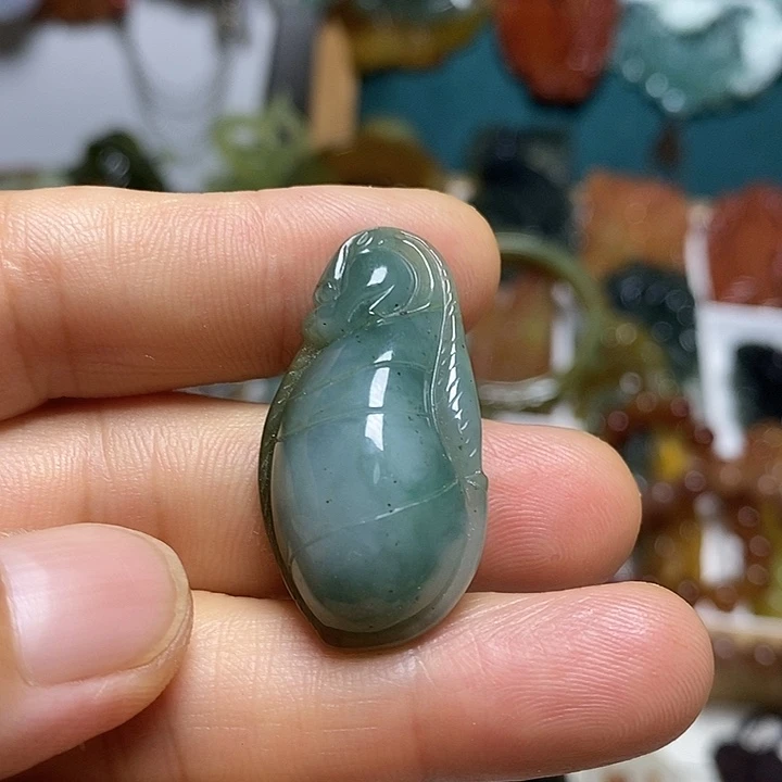 翡翠未镶嵌吊坠(赠链)