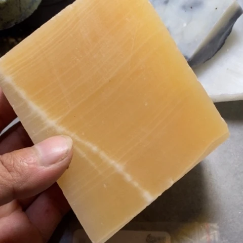 透闪石质玉未镶嵌珠宝奇石