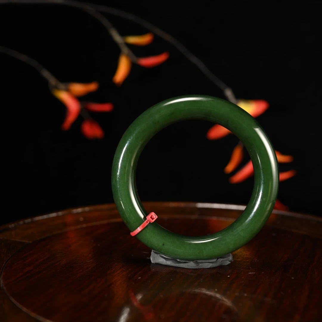 LOT8815 2512190033和田玉碧玉手镯/保利