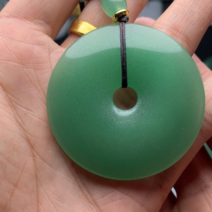 东陵石颈饰未镶嵌