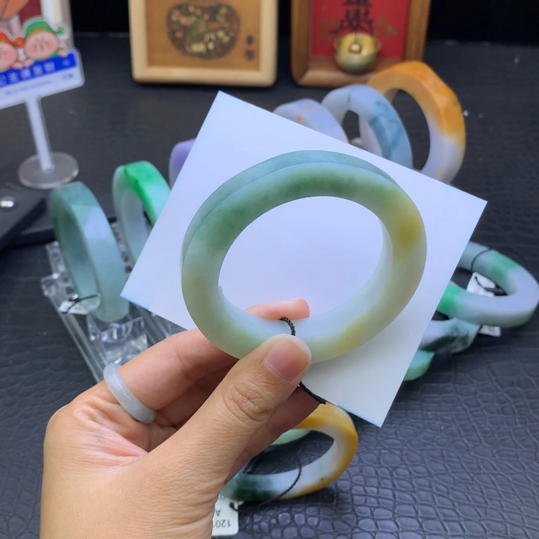 定制翡翠未镶嵌翡翠手镯