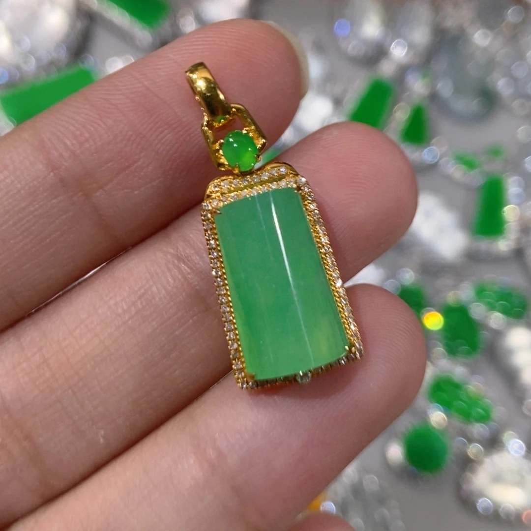 翡翠18K金镶嵌颈饰天然缅甸A货翡翠