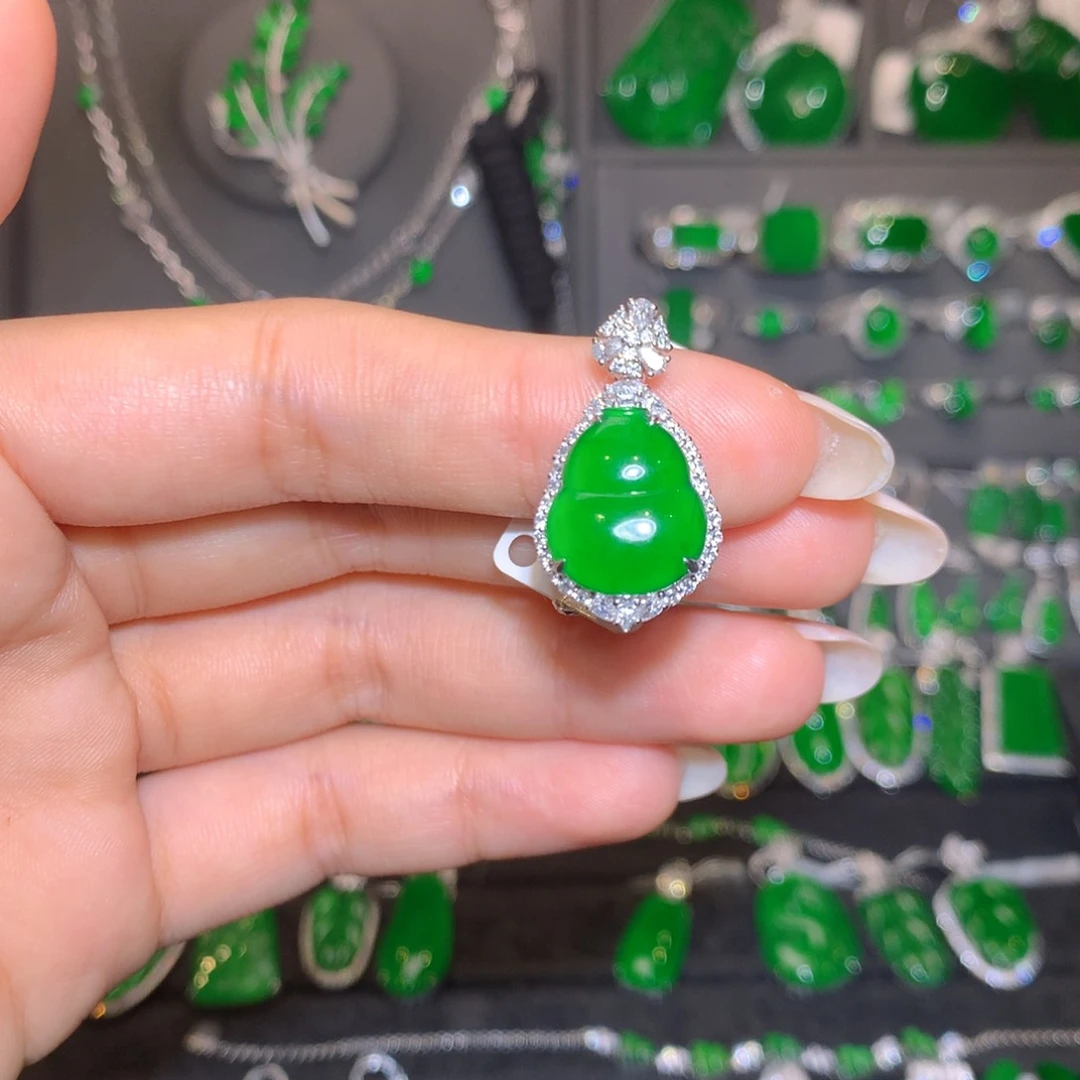 颈饰18K金镶嵌翡翠葫芦