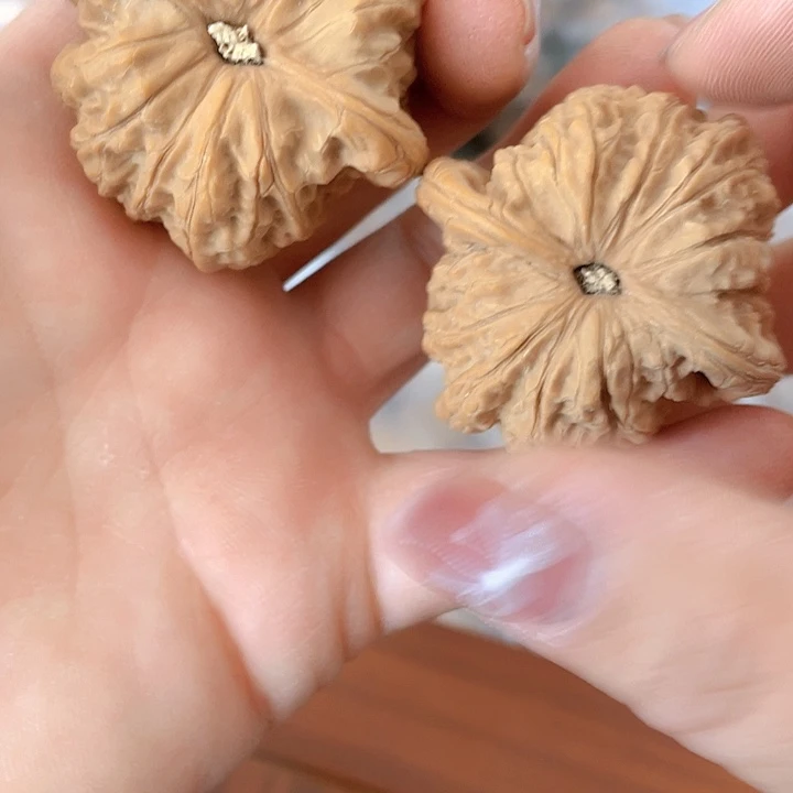 文玩核桃把件文玩43血麒麟