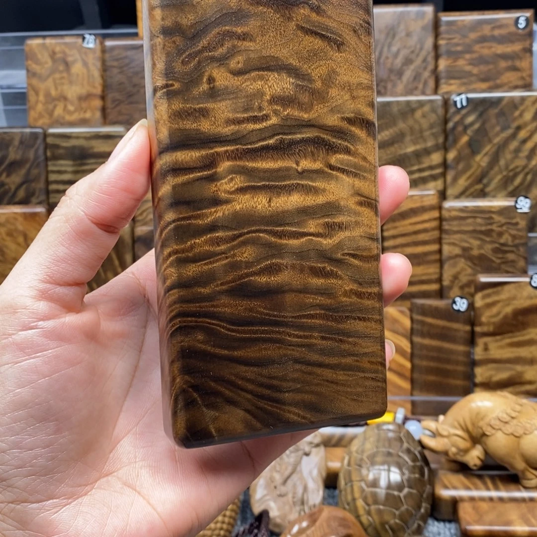 齐****金丝楠小叶桢楠无事牌