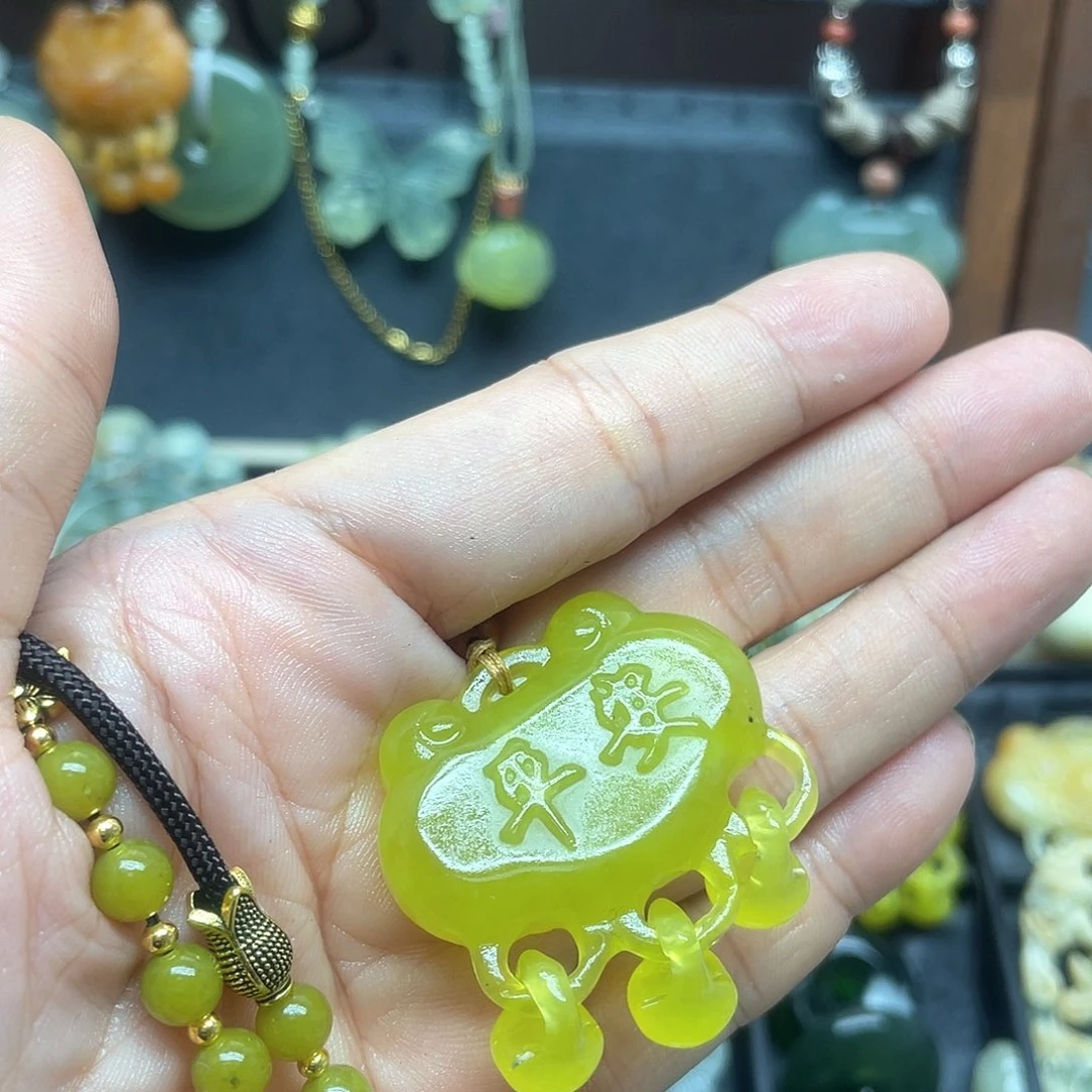 理***蛋蛇纹石玉未镶嵌颈饰