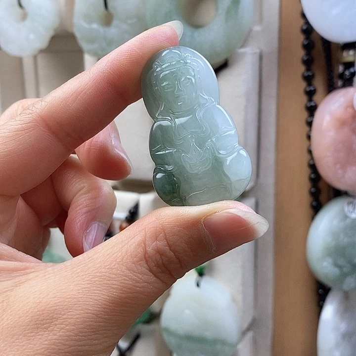 颈饰未镶嵌石英质玉（金丝玉）