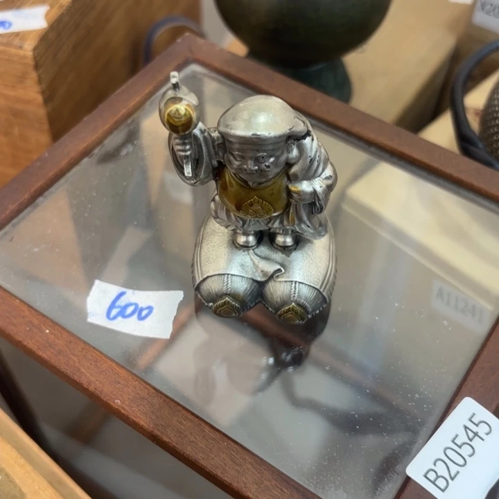 紫砂茶杯大***药非常美丽漂亮的物品