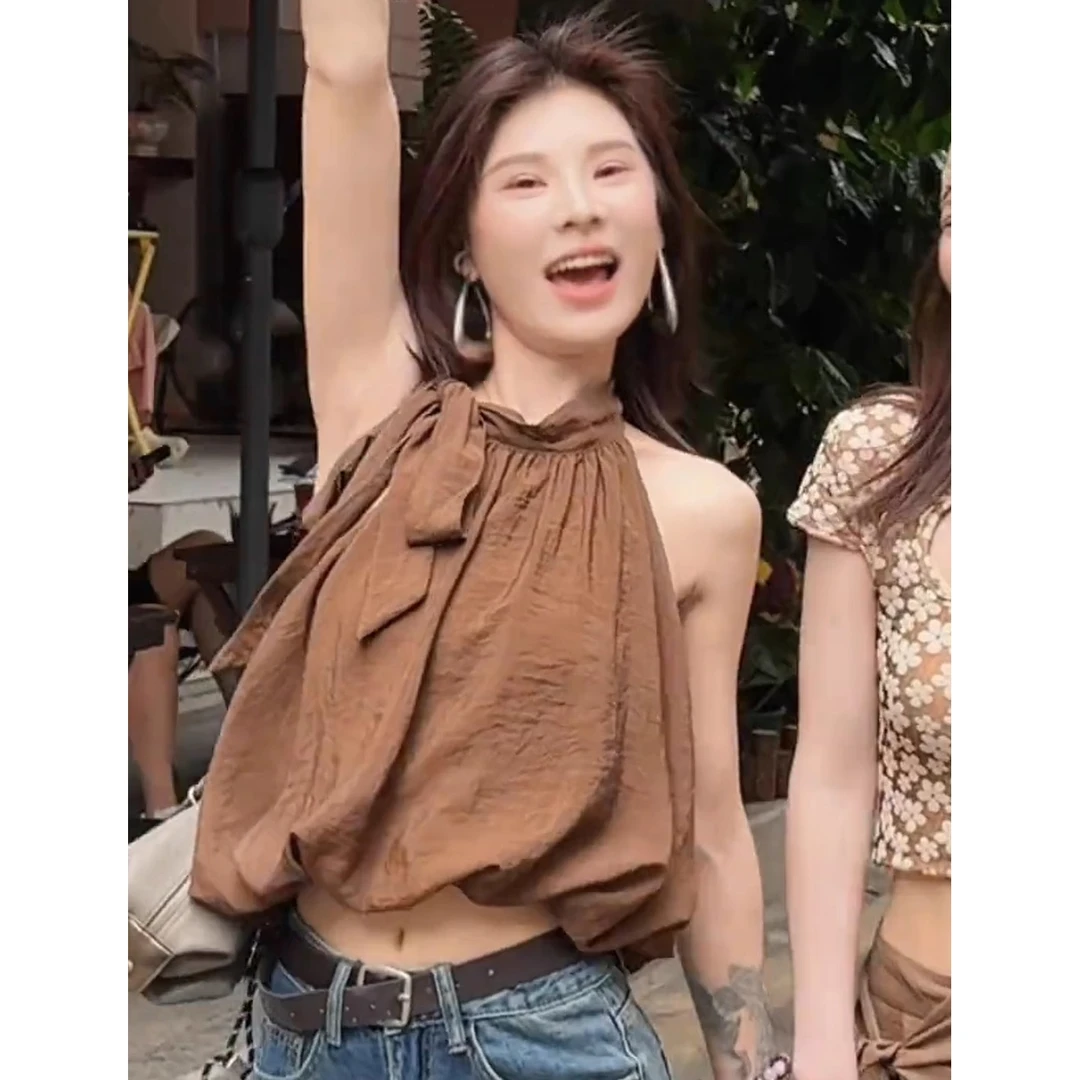 法式小资上衣女夏高级设计感时尚洋气减龄独特漂亮焦糖色挂脖衬衫