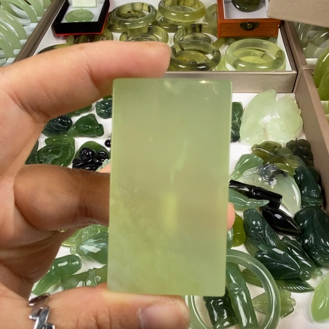 未镶嵌蛇纹石玉颈饰