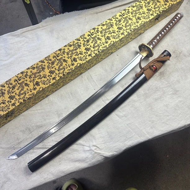 2257 龙泉昊天宝剑武士刀鱼皮柄花纹钢漆鞘未开刃
