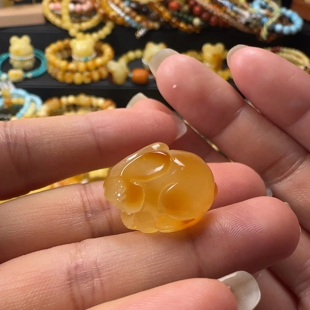 蜜蜡未镶嵌颈饰蜜蜡俏色兔子吊坠