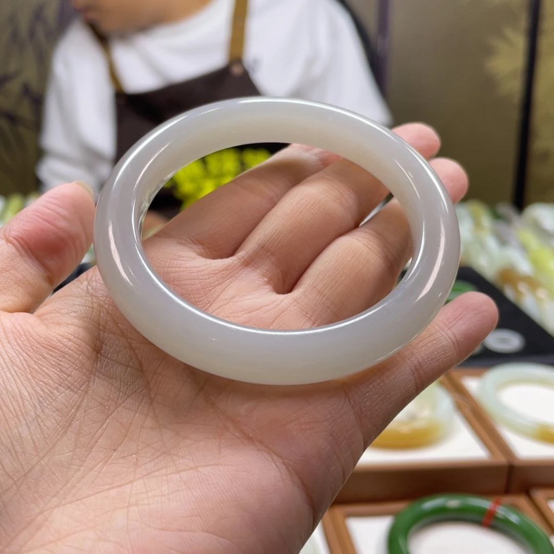 未镶嵌手镯和田玉