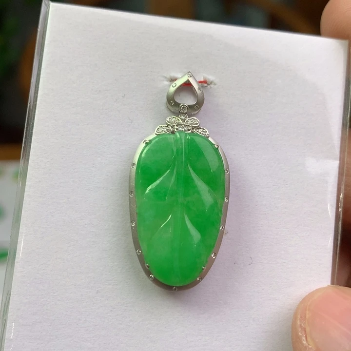 翡翠18K金镶嵌颈饰翡翠