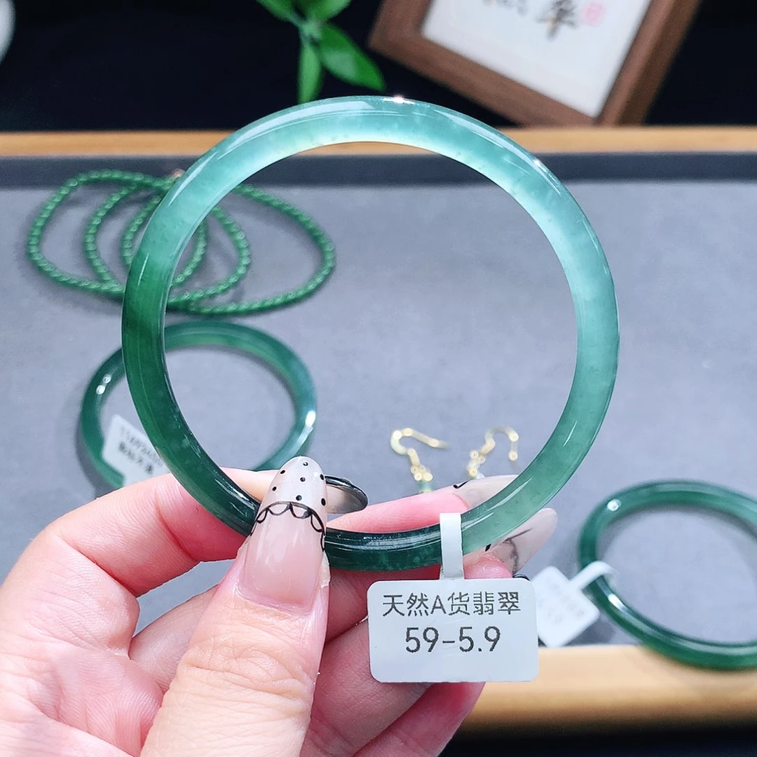 翡翠手镯（圆镯）未镶嵌