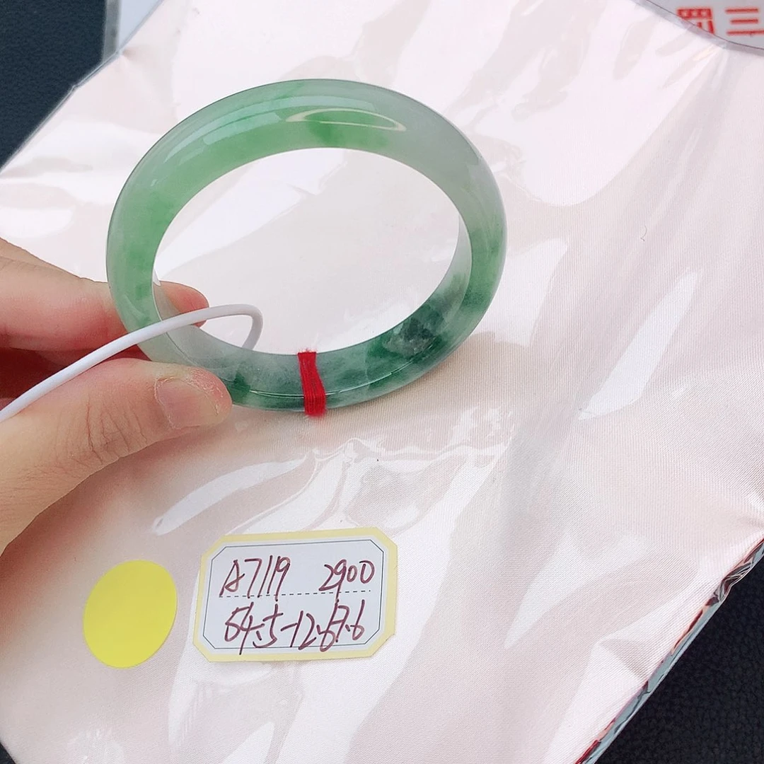翡翠手镯未镶嵌我