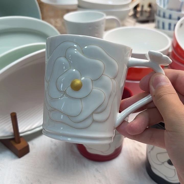 山茶花白色马克杯