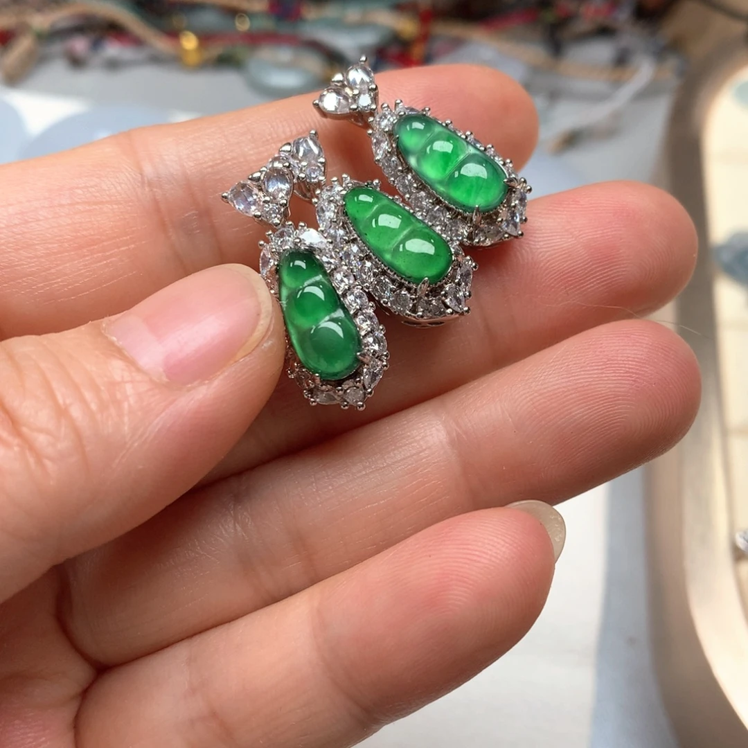 翡翠合金颈饰翡翠豆子多样发