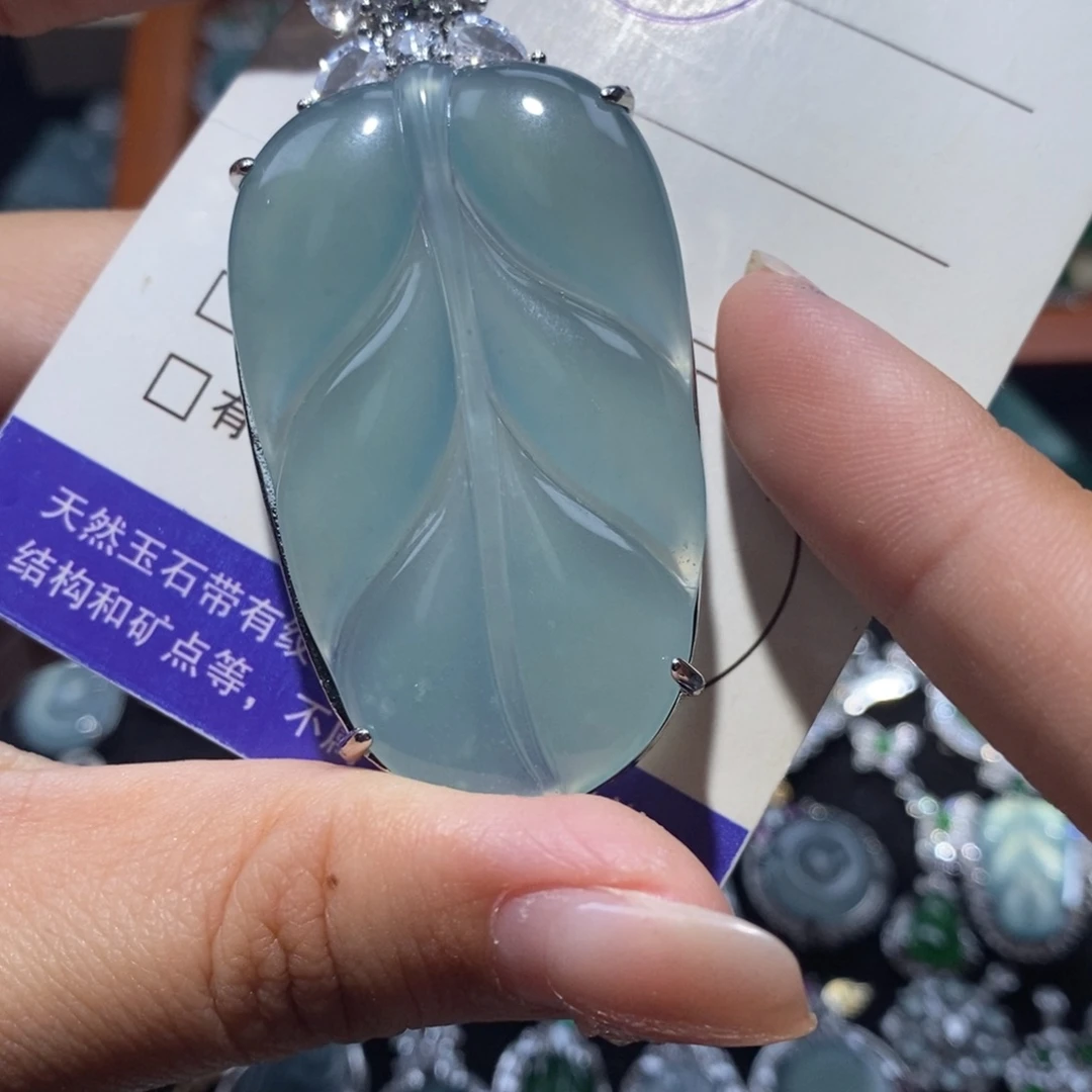 郗***郗翡翠未镶嵌颈饰翡翠