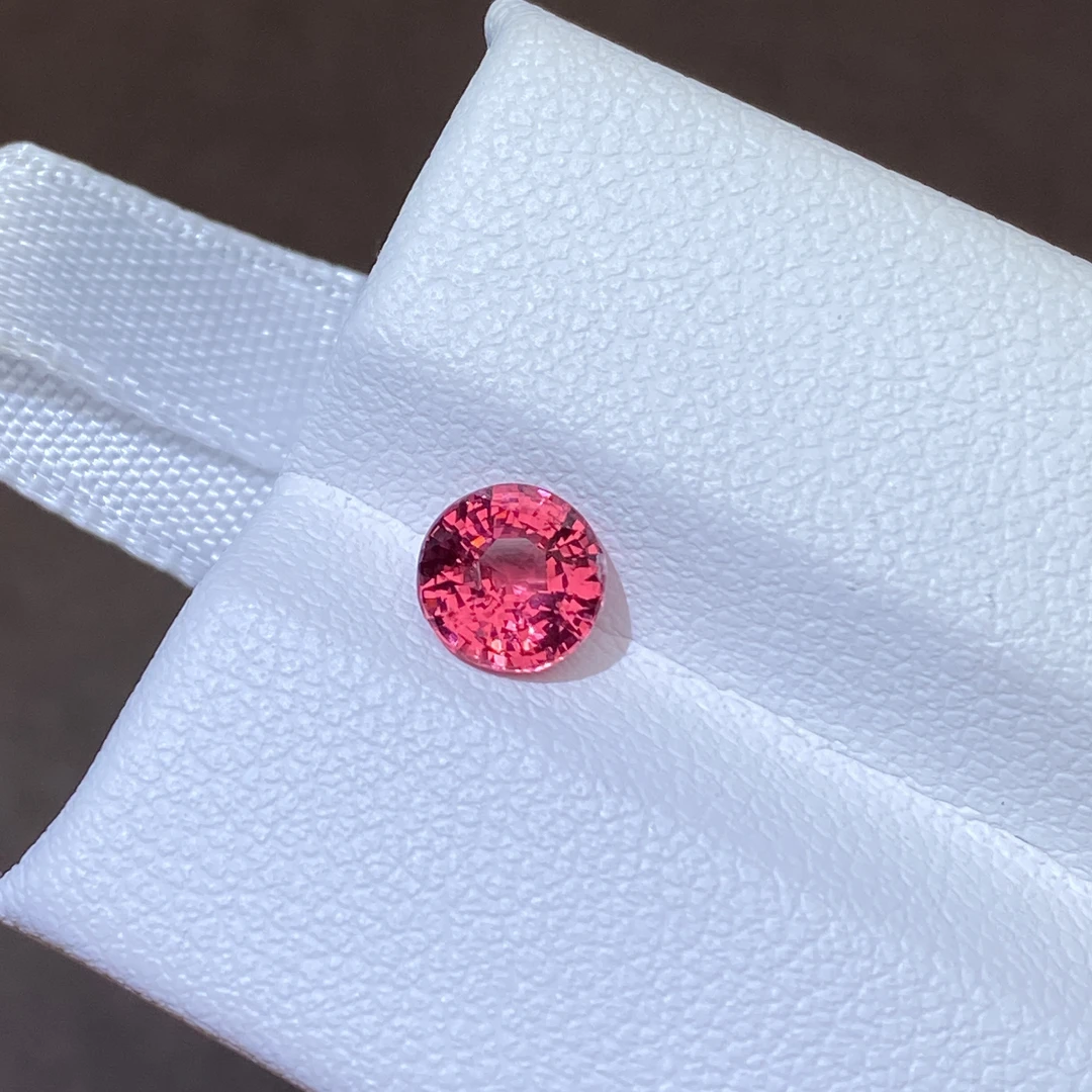 25B077 马亨盖尖晶宝石 1.0克拉