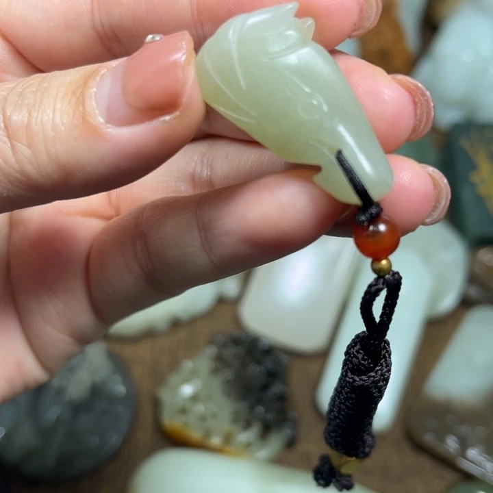 和田玉未镶嵌颈饰