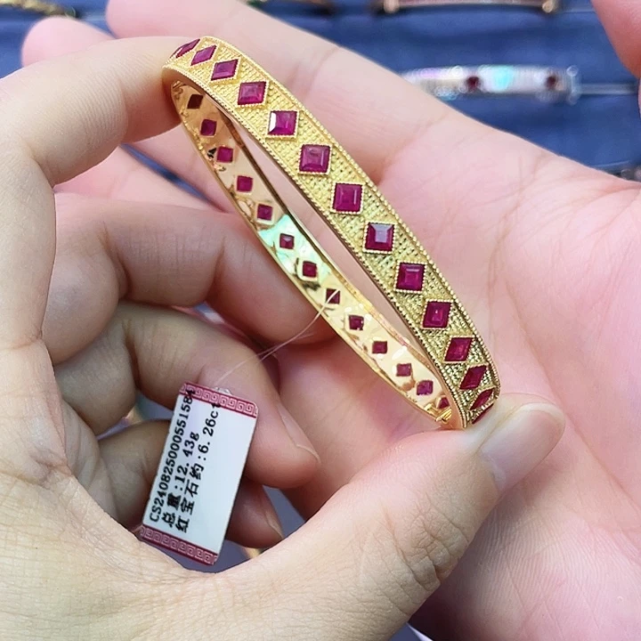 18K金镶嵌手镯红宝石6.26克拉满圈30颗红宝石