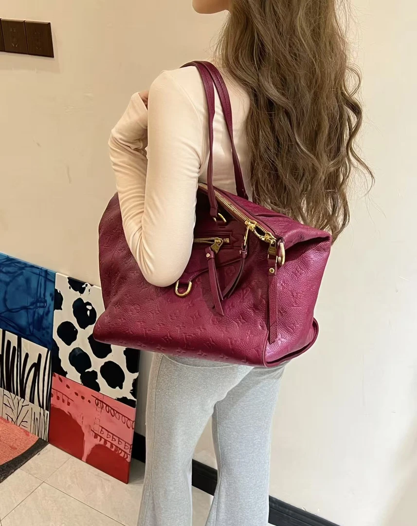 95新 LouisVuitton/路易威登 全皮压纹购物袋/单肩包