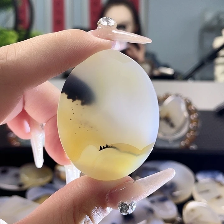 张***超未镶嵌颈饰玛瑙/玉髓