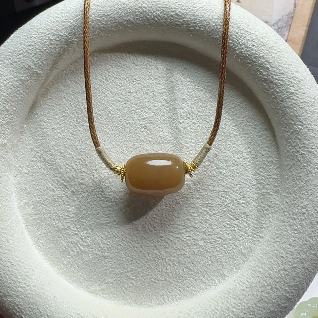 幺***妹和田玉未镶嵌颈饰糖枣