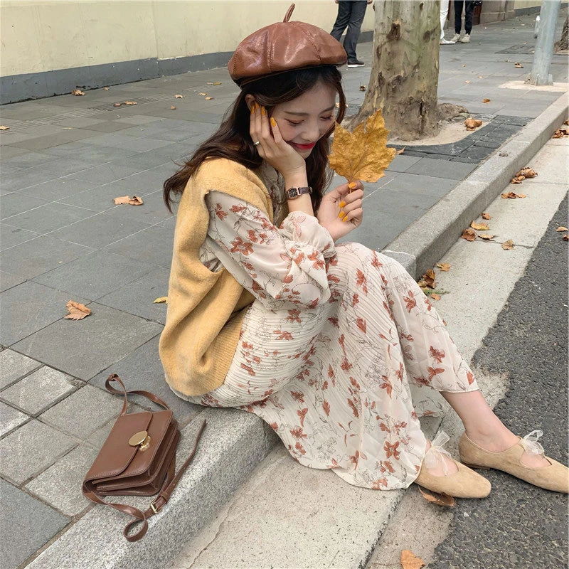 秋冬搭配套装裙子可盐可甜赫本轻熟风毛衣马甲碎花连衣裙两件套女