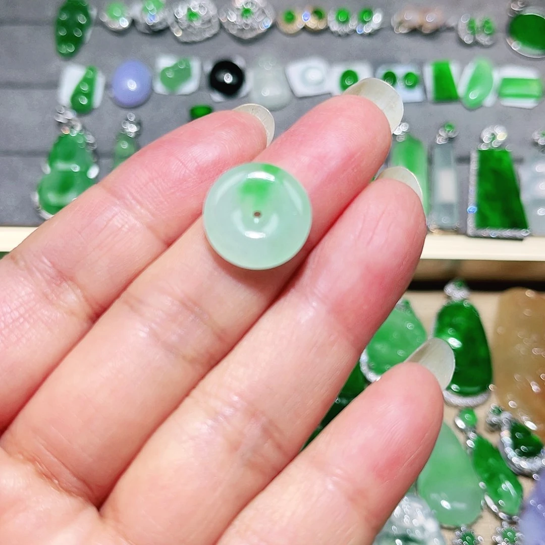 翡翠颈饰未镶嵌裸石