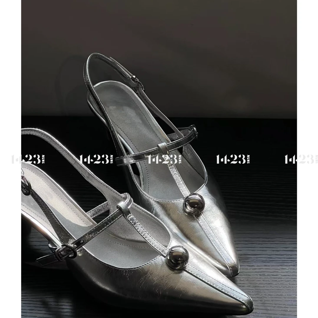 1423法式软皮尖头复古一字扣包头单鞋