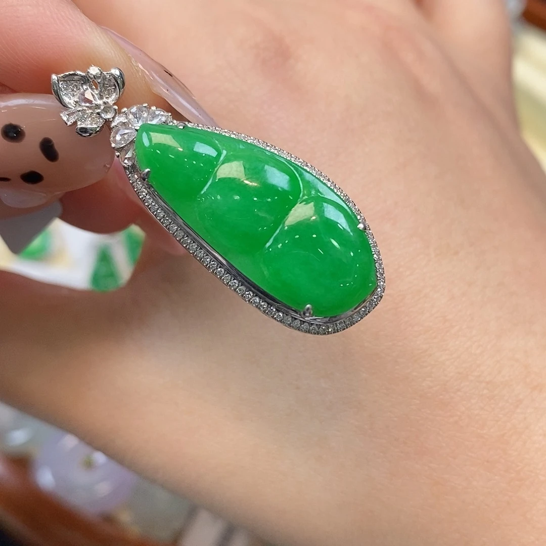 翡翠吊坠(不含链)18K金镶嵌四季豆